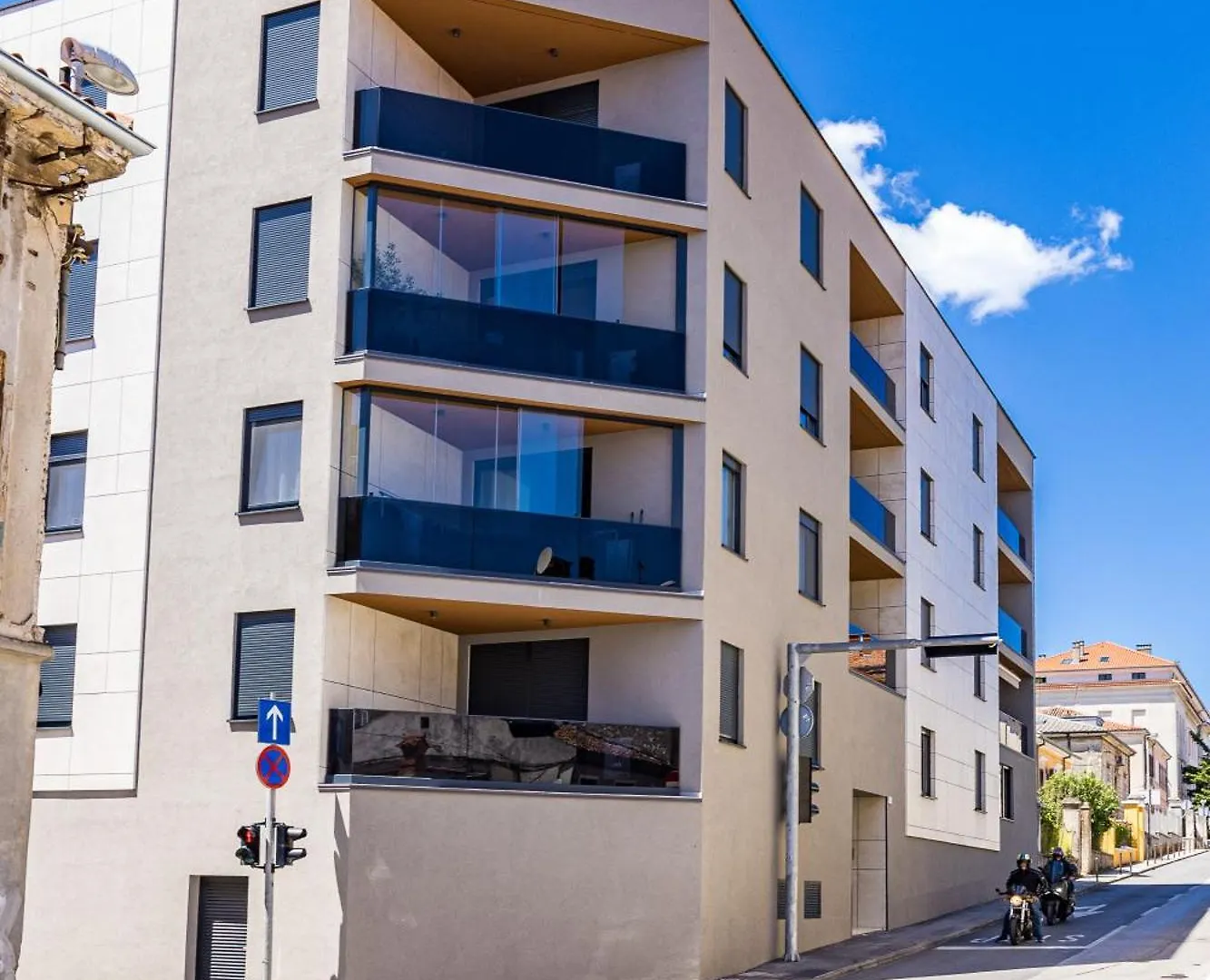 Caesars Palace - New Modern Apartment With Free Private Parking Pula